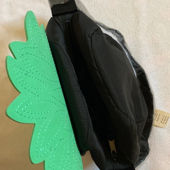 🆕🌟Host Pick🌟VS PINK - Pineapple Cooler🍍Purse Bag - Picture 6 of 7